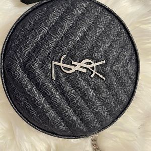 ROUND CAMERA BAG IN CHEVRON-QUILTED GRAIN LEATHER